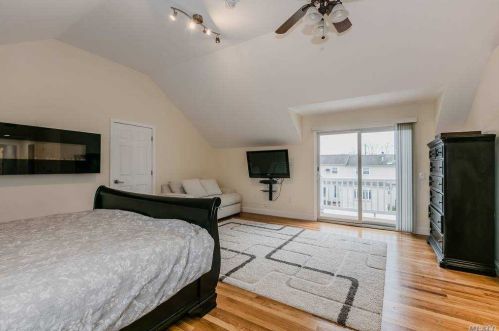 1541 1 St, Babylon NY 11704-5059 exterior