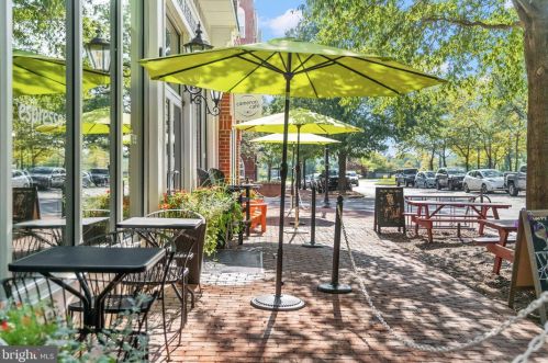 5235 Bessley Pl, Alexandria VA 22304-8646 exterior