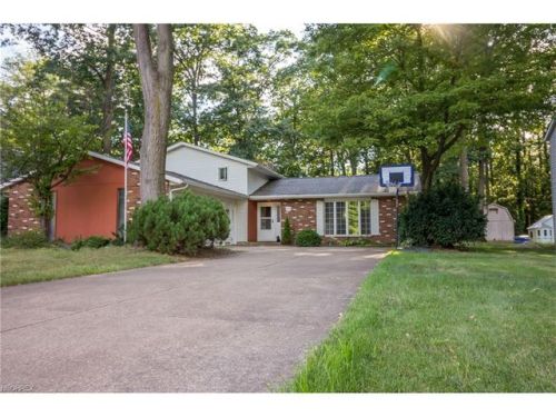 6728 Candy Ln, Vermilion, OH 44089-3402