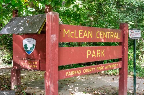 6638 Madison Mclean Dr, Mc Lean VA 22101-2901 exterior