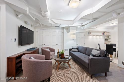 414 Wellington Ave, Chicago IL  60657-5804 exterior