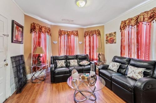 91 Peace St, Providence RI 02907-1550 exterior