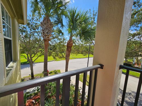 2125 Glen Ridge Dr, Fort Pierce FL  34952-8023 exterior