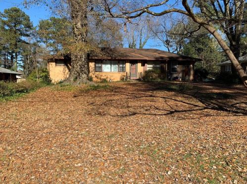 174 Cromwell Rd, Atlanta GA  30328-3108 exterior