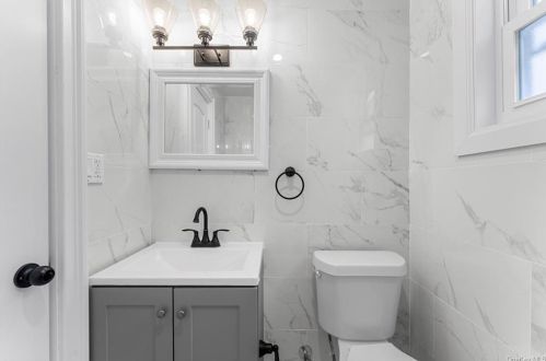 3457 Ely Ave, Bronx NY 10469-2637 exterior