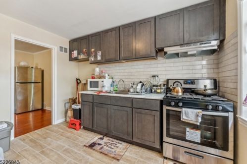 179 Midland Pl, Newark NJ 07106-3310 exterior