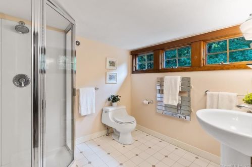 25 Coventry Ln, Torrington CT 06791-2414 exterior