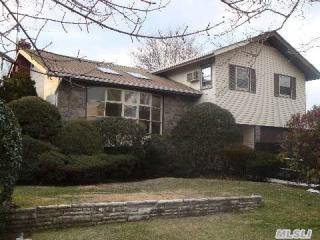 903 Park Ln, Valley Stream NY  11581-2739 exterior