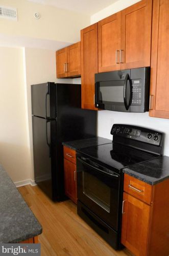 520 4 St, Philadelphia PA 19140-2417 exterior