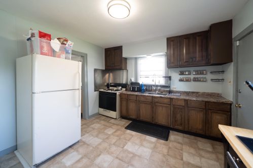 743 Bates St, Grand Rapids MI 49506-2615 exterior