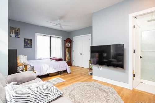 232 Bayberry Ln, Westport CT 06880-4033 exterior