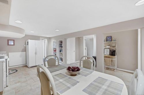 40 Cox Ave, Armonk NY 10504-2016 exterior