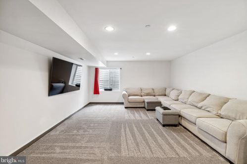 1324 Howard St, Philadelphia PA 19122-2445 exterior