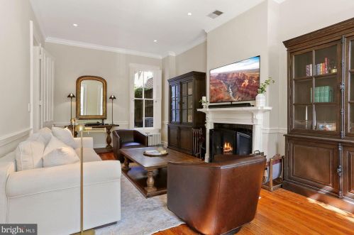 204 Royal St, Alexandria VA  22314-2627 exterior