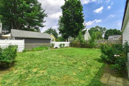 17 Waldorf St, Springfield MA 01109-1837 exterior