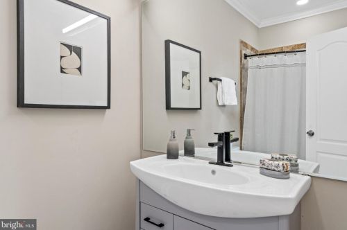 1645 Kirby Rd, Mc Lean VA  22101-3240 exterior