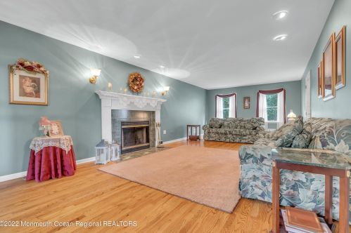 5 Dickens Ct, Jackson Twp NJ  08527-2844 exterior