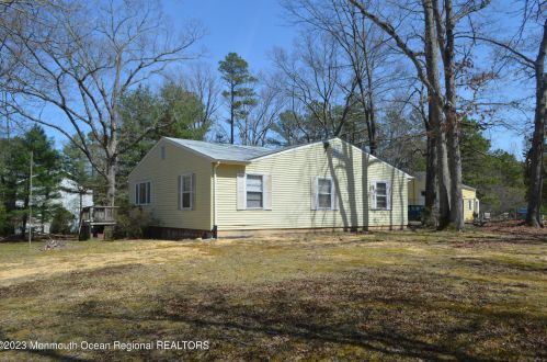 227 Jackson Pne Rd, Jackson Twp NJ 08527-2946 exterior