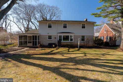 1592 Hollywood Dr, Lancaster PA 17601-5227 exterior