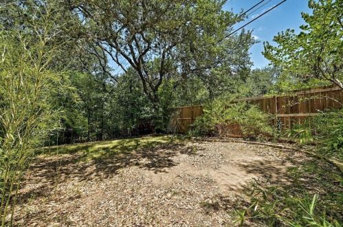 3207 Eanes Cir, Austin TX  78746-6719 exterior