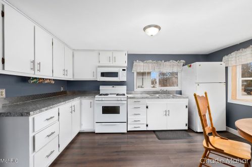 1118 Kenwood Ave, Belding MI 48809-1313 exterior