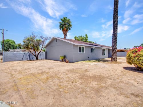 5526 Clarendon Ave, Phoenix AZ 85033-4118 exterior