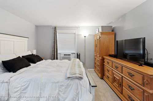 347 Ely Harmony Rd, East Freehold NJ 07728-7921 exterior