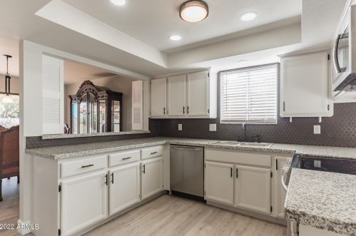 26249 Brentwood Dr, Chandler AZ 85248-6702 exterior