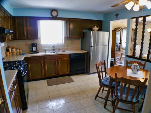 12125 Laramie Ave, Chicago, IL 60803-3179