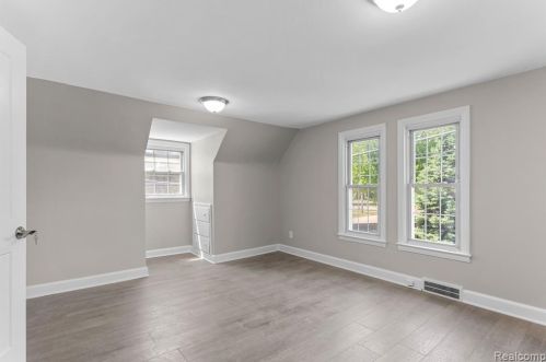 6754 Dolphin St, Dearborn Heights MI  48127-2539 exterior