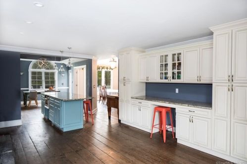 38 Old Nursery Dr, Wilton CT 06897-3831 exterior