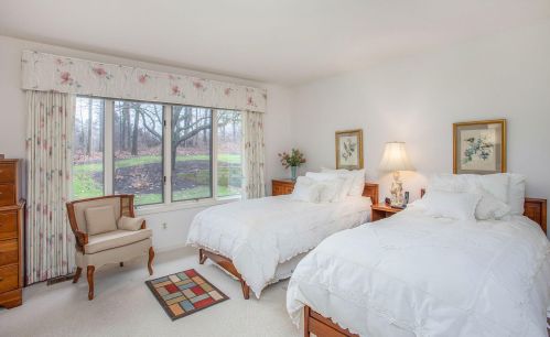 3461 Charlevoix Dr, Grand Rapids MI  49546-7061 exterior