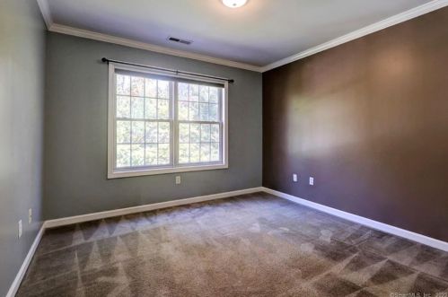 2 Dogwood Ln, Wallingford CT 06492-1953 exterior