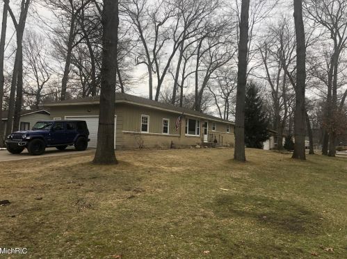 1630 Gladstone Dr, Meskegon, MI 49445-1935