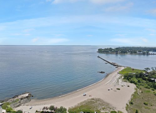 200 Byram Shr Rd, Greenwich CT 06830-6928 exterior