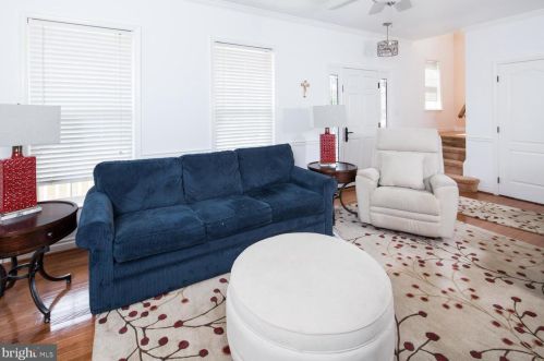 35 Crestpoint Dr, New Castle, DE 19720-5669