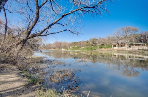 438 Starview Ln, Georgetown TX 78628-3832 exterior