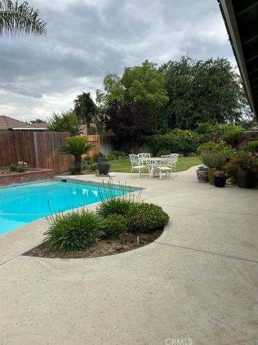 14013 Las Entradas, Bakersfield CA 93314-4207 exterior