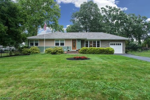 8 Edgewood Ter, Bridgewater, NJ 08807-2502