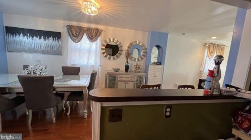 823 Longshore Ave, Philadelphia PA  19111-4422 exterior