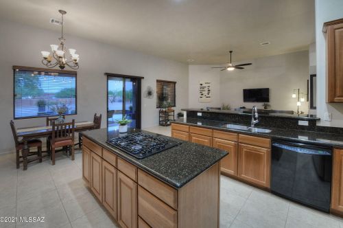 2335 Roanna Ct, Tucson, AZ 85749-5503