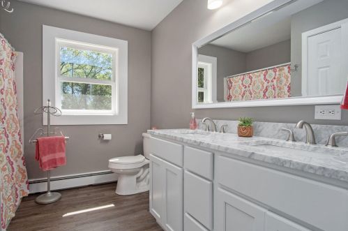 2737 Patricia Dr, Meskegon MI 49445-3240 exterior