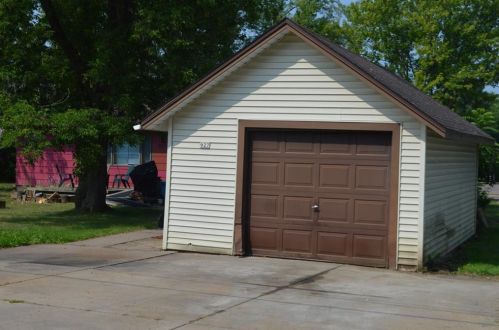 927 Hammond Ave, Canton, WI 54868-1212
