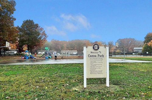 1 Angel Pl, North Haven CT 06473-2402 exterior