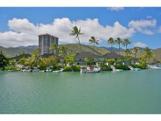 207 Kawaihae St, Honolulu HI  96825-1919 exterior