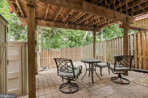 6023 Chicory Pl, Alexandria VA 22310-1795 exterior