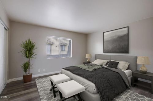 553 E St, Oxnard CA 93030-6983 exterior