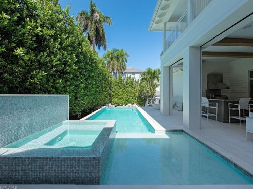 141 9 Ave, Naples FL 34102-6867 exterior