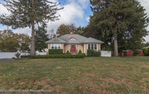 235 Broadway, East Freehold NJ 07728-1862 exterior