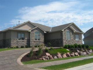 17118 Oakmont Dr, Omaha NE  68136-4063 exterior